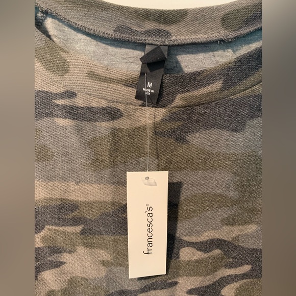francesca’s Cropped Camo Lightweight Sweatshirt Size Medium - Picture 4 of 4